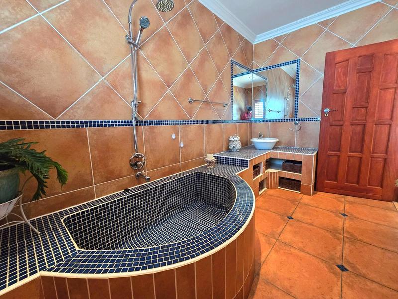 5 Bedroom Property for Sale in Golden Mile Western Cape